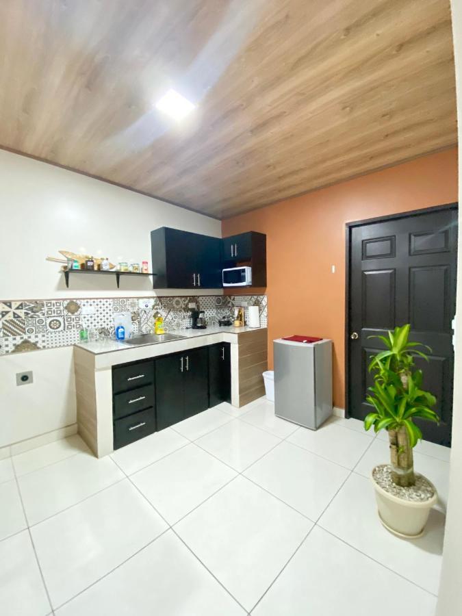 Pura Vida Apartment. 5 Min From Airport Alajuela Eksteriør billede